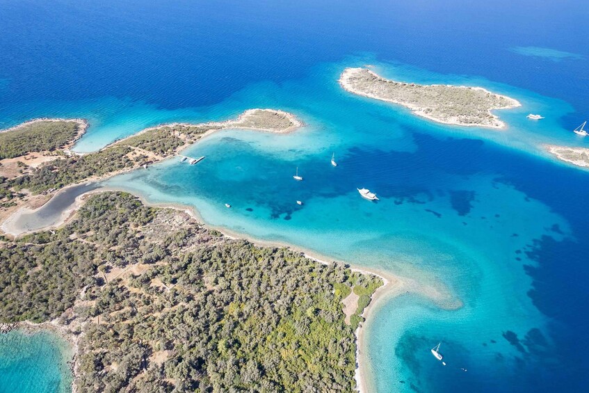 Marmaris: Cleopatra Island Boat Trip with Lunch and Drinks