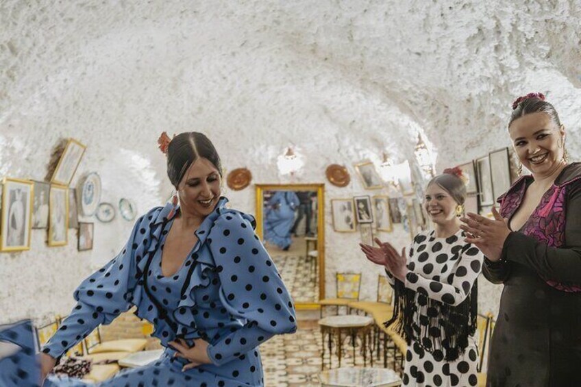 Flamenco show in Cueva los Amayas