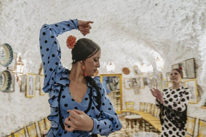 Flamenco show in Cueva los Amayas