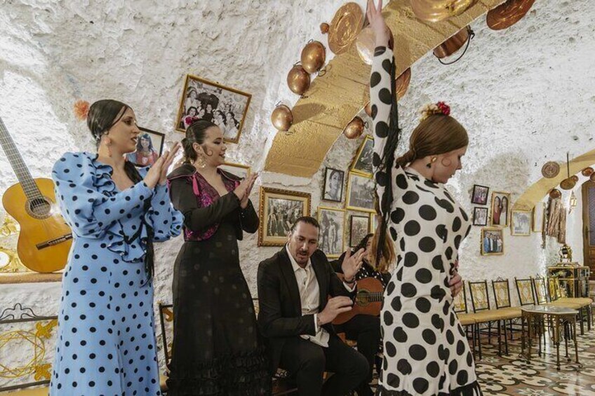 Flamenco show in Cueva los Amayas