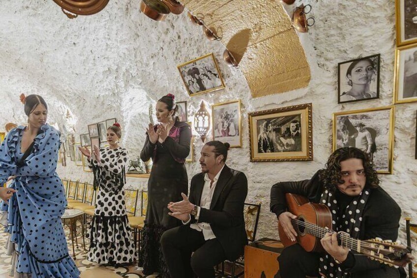 Flamenco show in Cueva los Amayas