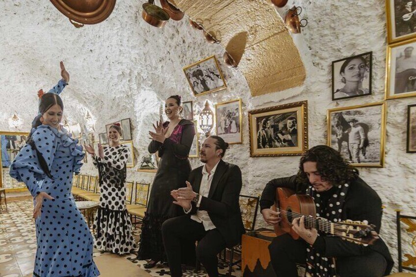 Flamenco show in Cueva los Amayas