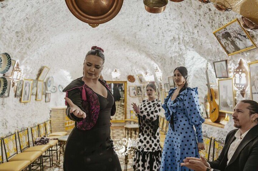 Flamenco show in Cueva los Amayas