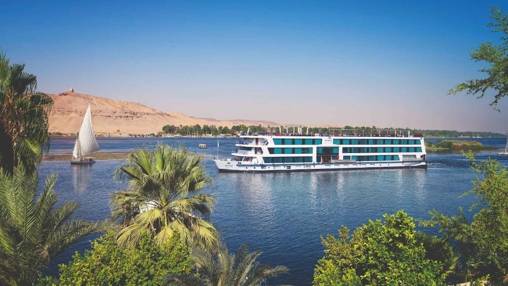 Picture 4 for Activity From Marsa Alam: 4-Days 5-Star Nile Cruise with Guided Tours