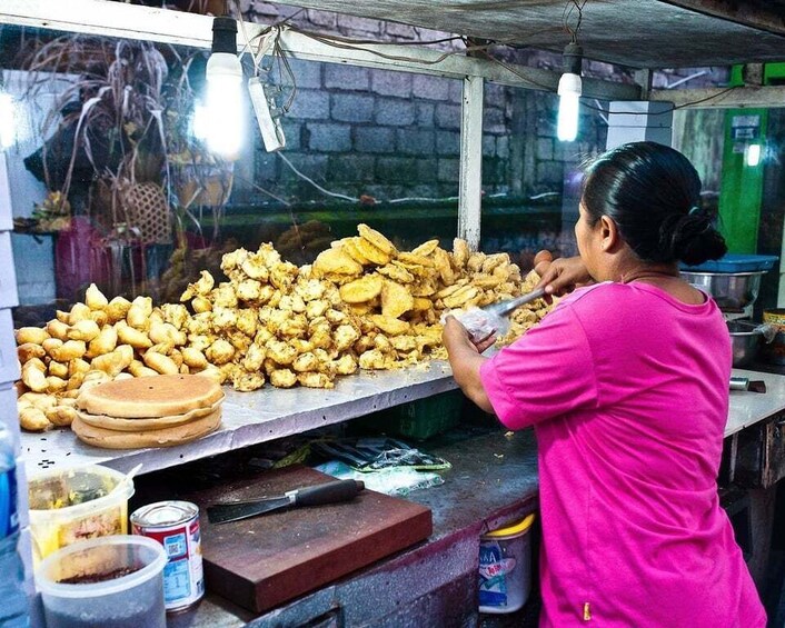 Picture 2 for Activity Denpasar: Night Street Food Walking Tour