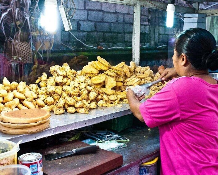 Picture 2 for Activity Denpasar: Night Street Food Walking Tour