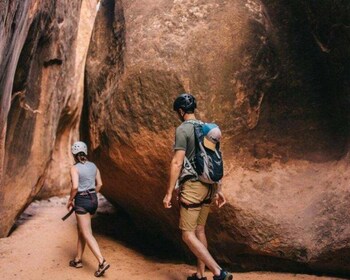 De Moab : Aventure canyoneering d’une demi-journée à Entrajo Canyon