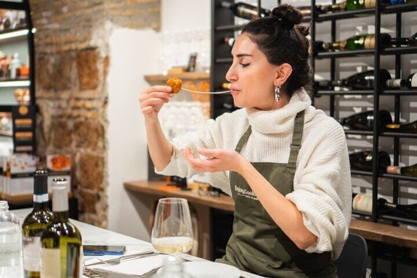 Authentic Roman Pizza, Suppli & Gelato Workshop with Italian Wine