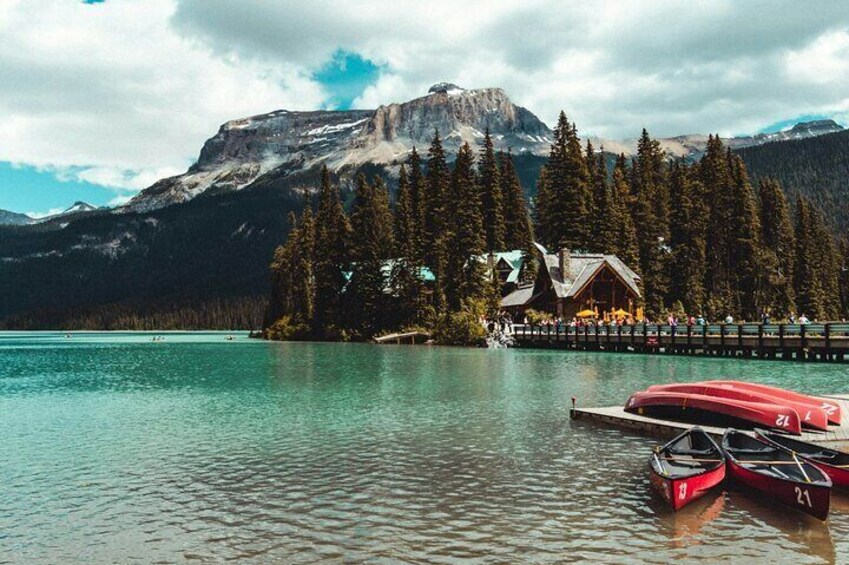 Full Day Tour in Moraine Lake, Lake Louise & Yoho N.P.