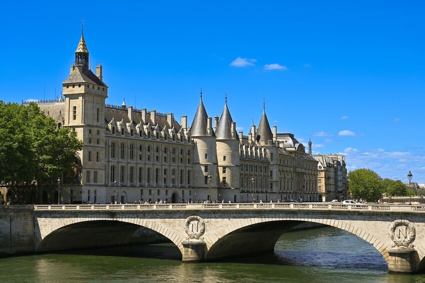 La Conciergerie & La Sainte-Chapelle Ticket & In-App Audio Tour