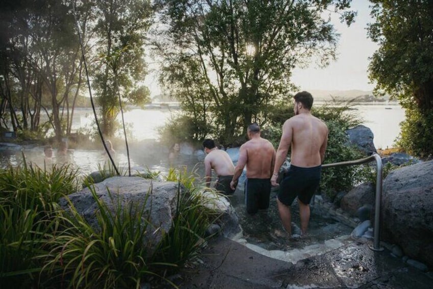 From Auckland: Rotorua Māori Village and Polynesian Spa Tour