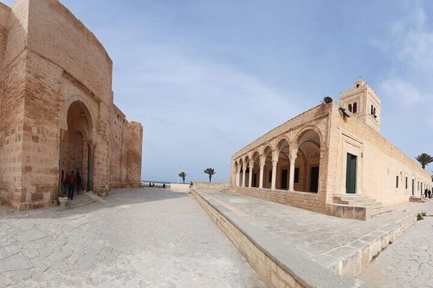  7-Day Guided Tour of Tunisia with accommodation and food included