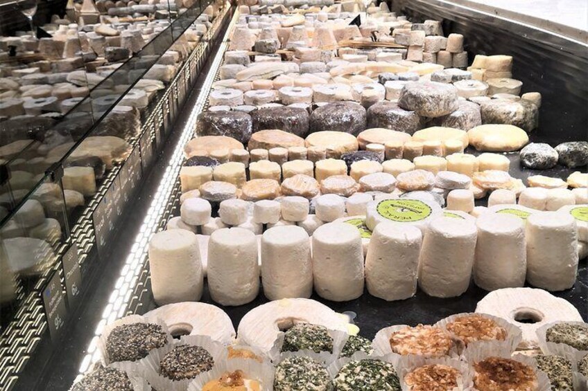 Lyon Morning Food Market Tasting Tour in Les Halles Paul Bocuse