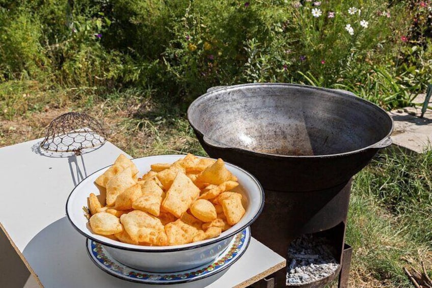 Kyrgyz Family Dinner in Bishkek with Cooking Class of Boorsok