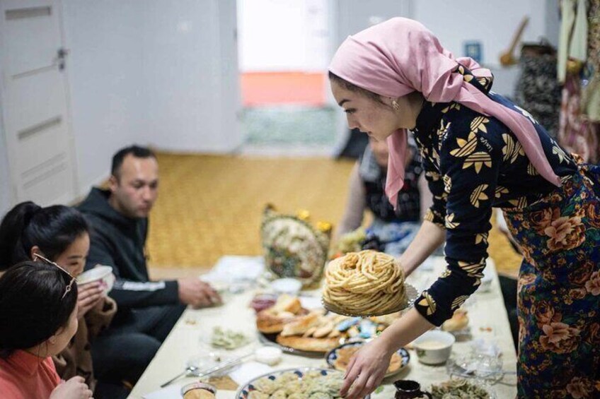 Kyrgyz Family Dinner in Bishkek with Cooking Class of Boorsok