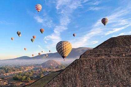 Xolo Dog, Tour in Teotihuacan with Balloon Ride and Pickup