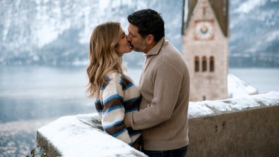 Private Vacation Photoshoot with Photographer in Hallstatt