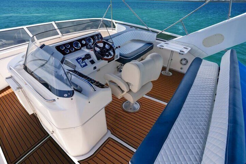 Private Deluxe Yacht 48FT with FlyBrige