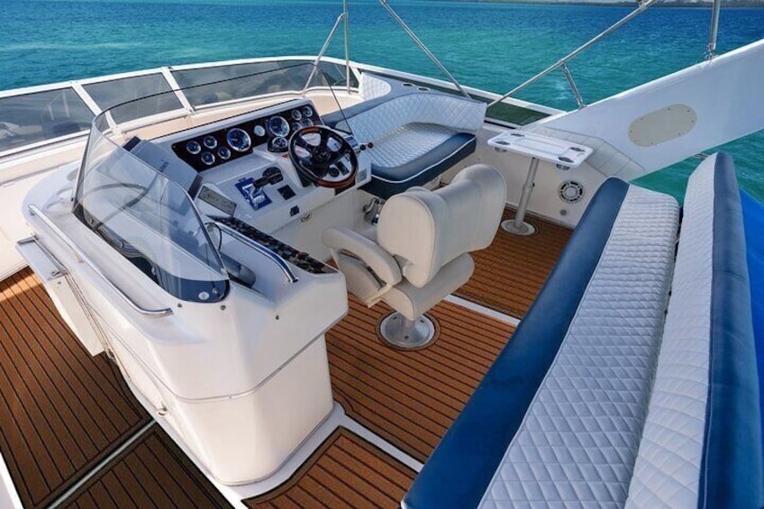 Private Deluxe Yacht 48FT with FlyBrige