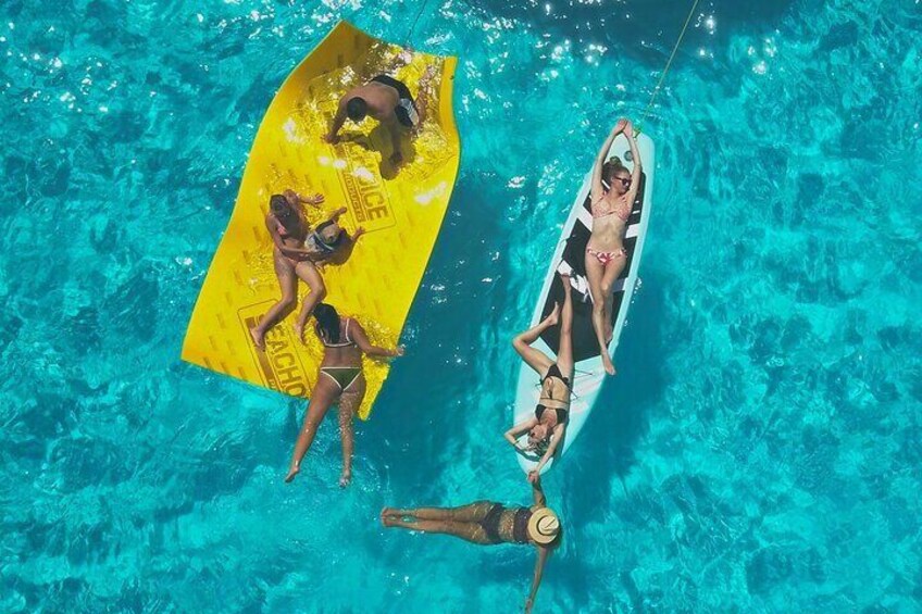 Deluxe Yacht 48FT with FlyBrige Rental in Cancun (up to 17 PAX)