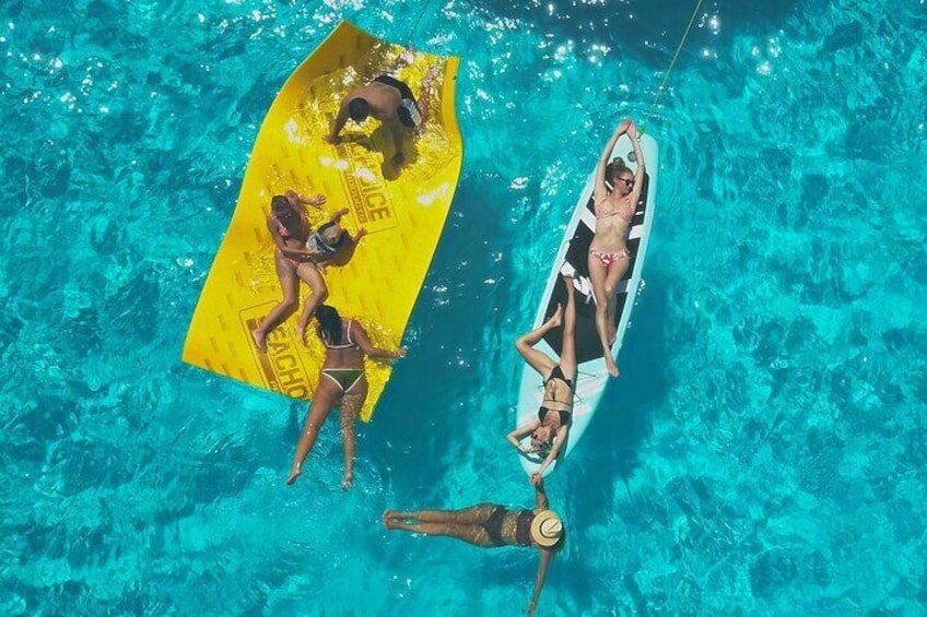 Deluxe Yacht 48FT with FlyBrige Rental in Cancun (up to 17 PAX)