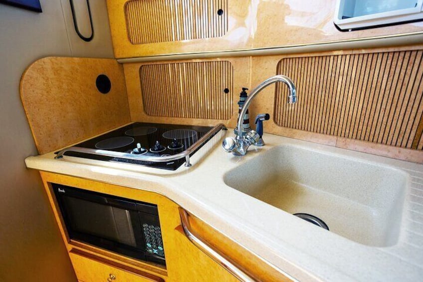 Private Deluxe Yacht 48FT with FlyBrige