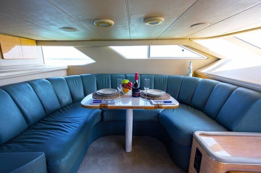 Private Deluxe Yacht 48FT with FlyBrige