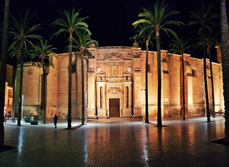 Almería: Legends and Mysteries Evening Walking Tour