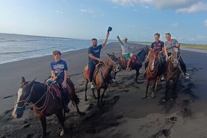 Horseback Riding in Tarcoles Garabito, a Life Experience.