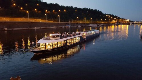 Prague: City Tour and Dinner Cruise with Hotel Pickup