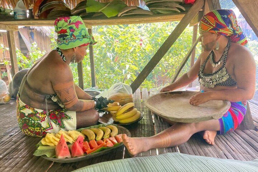 Panama City: Embera Indian Village and Waterfall Tour with Lunch