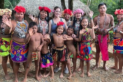 Panama: Visit an Indian village Embera and waterfall with lunch