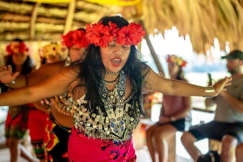 Panama City: Embera Village and Waterfall Tour with Lunch