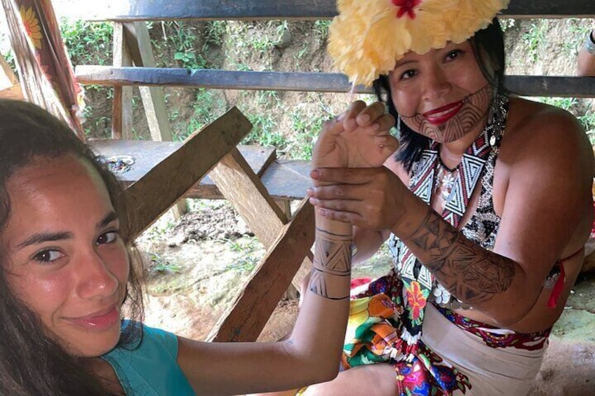 Panama City: Embera Indian Village and Waterfall Tour with Lunch