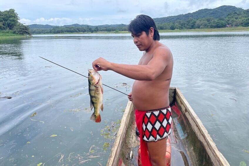 Panama City: Embera Indian Village and Waterfall Tour with Lunch