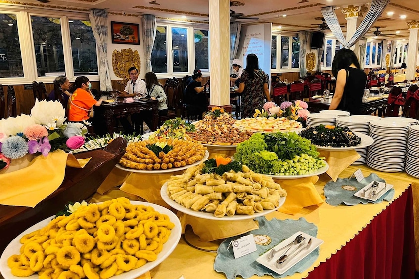Picture 4 for Activity Ho Chi Minh City: Saigon River Dinner Cruise with Live Music