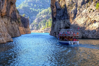 Ciudad de Side: paseo en barco por Green Canyon con almuerzo y bebidas