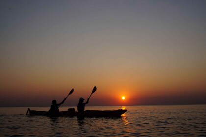 Faliraki : Expérience de kayak de mer Sunrise avec le déjeuner