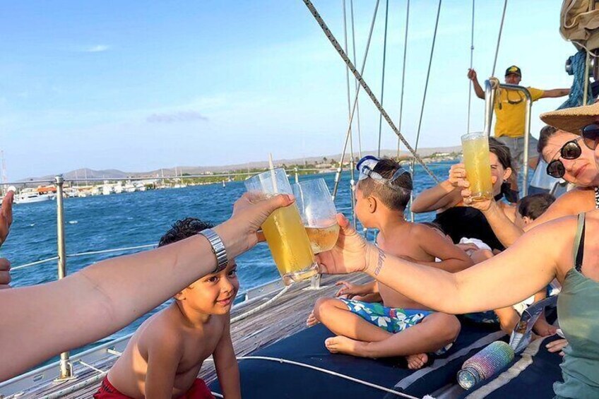 Tropical Dream Snorkel and Dinner Sail in Aruba