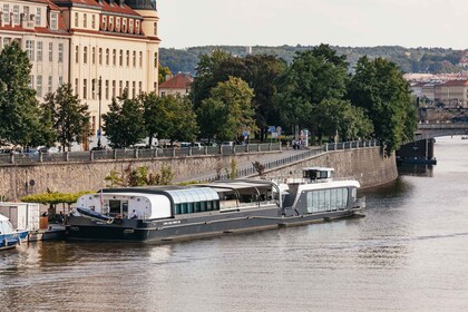 Prag: Sightseeing middagskryssning på glasbåt med öppen topp