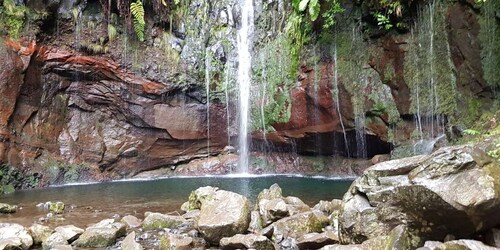 Madère : Randonnée en montagne avec lagune et cascades