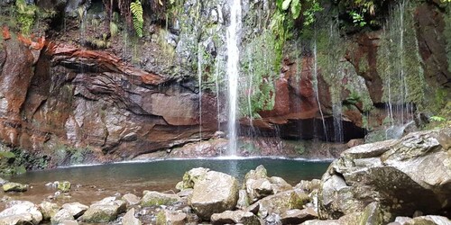 Madeira: Bergwanderung mit Lagune und Wasserfällen