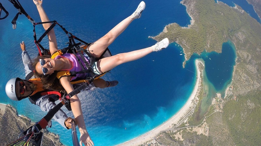 Oludeniz: Tandem 30-Minute Paragliding Flight
