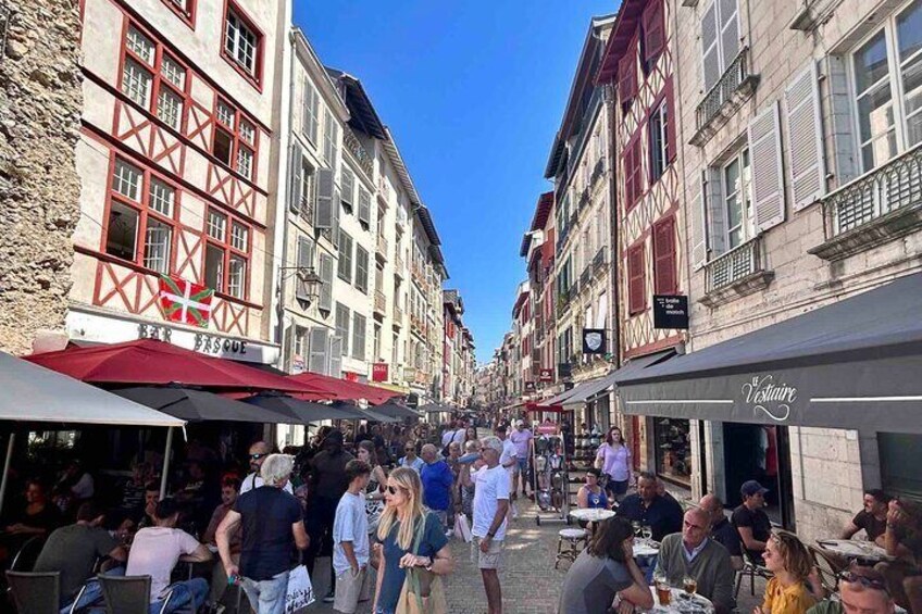 Biarritz: Visit Bayonne and Surroundings Private Tour