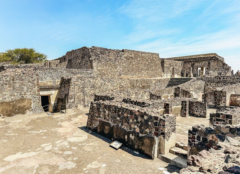 Picture 2 for Activity Mexico City: Teotihuacan, Basílica & Tlatelolco by Van