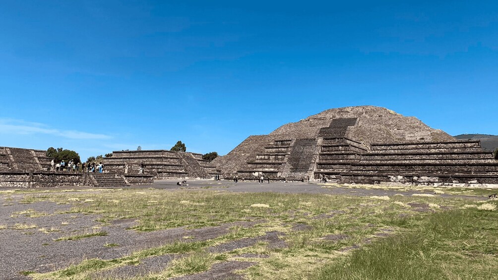 Picture 10 for Activity Mexico City: Teotihuacan, Basílica & Tlatelolco by Van