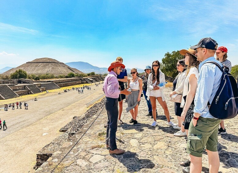 Picture 7 for Activity Mexico City: Teotihuacan, Basílica & Tlatelolco by Van