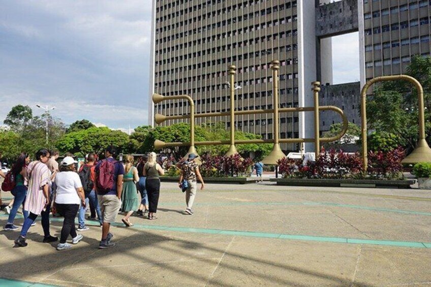 Salsa, Urban Art & Resistance Tour in Cali
