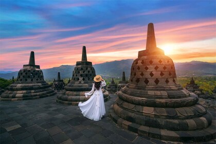 From Yogyakarta: Borobudur Sunrise Half Day Tour with Pickup