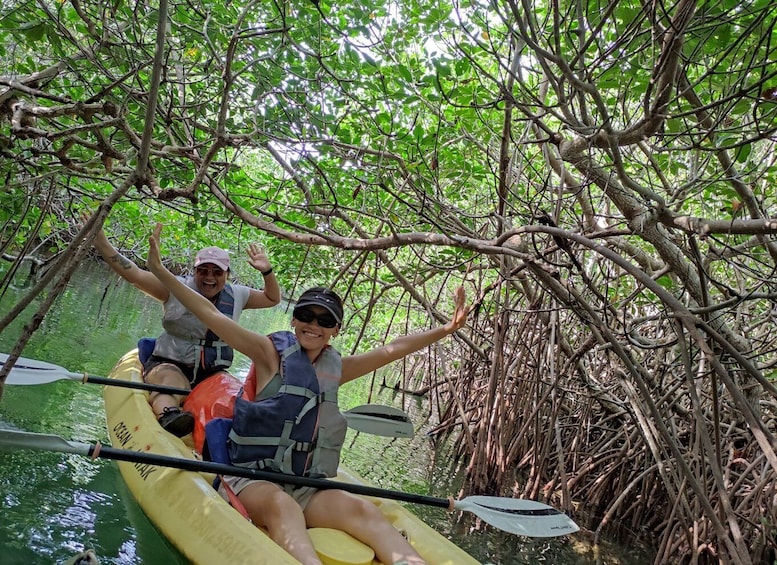 Cancun: Kayaking Tour in Nichupte Lagoon